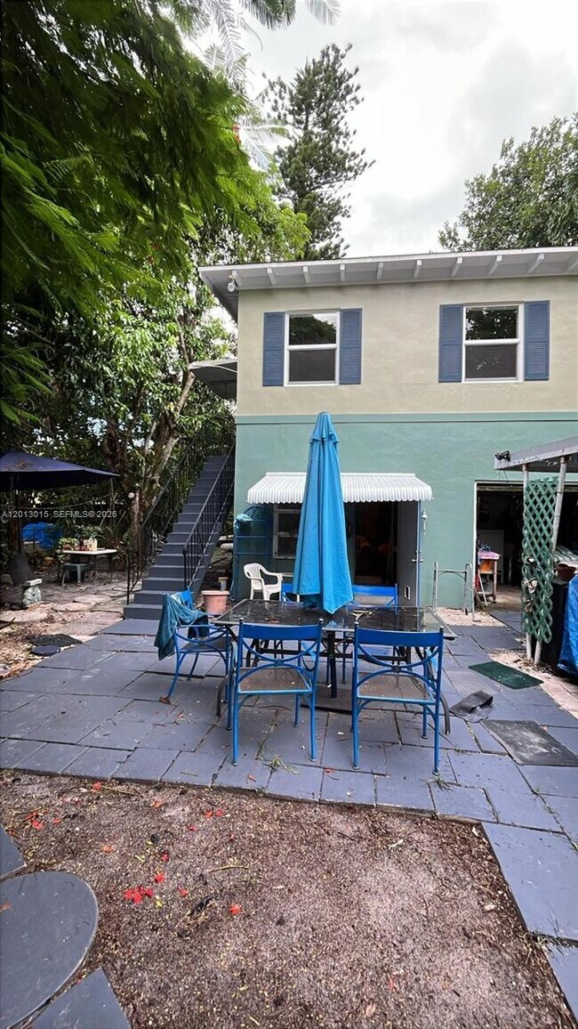Foto del edificio - 834 SW 11th St