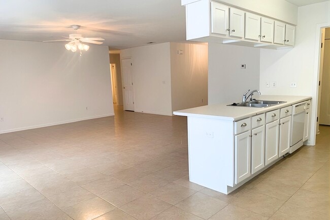 Foto del edificio - 499 Spring Brook Ln