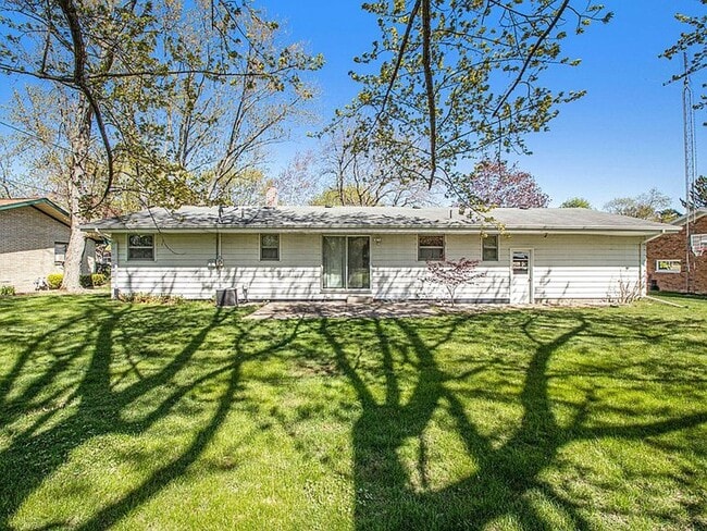 Foto del edificio - 3-bedroom, 1.5 bathroom, fully furnished home