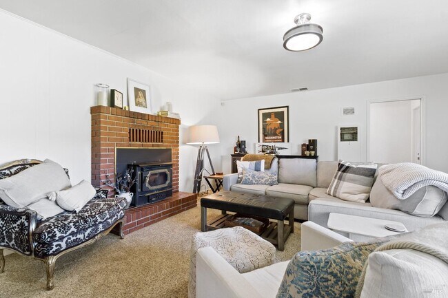 Foto del edificio - 6115 Dry Creek Rd