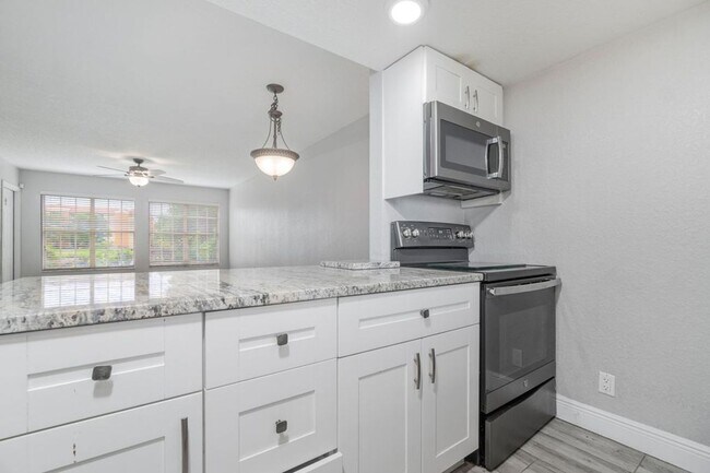 Building Photo - Gorgeous 1 bedroom 1 bath in  Addison Pointe. Boca Raton