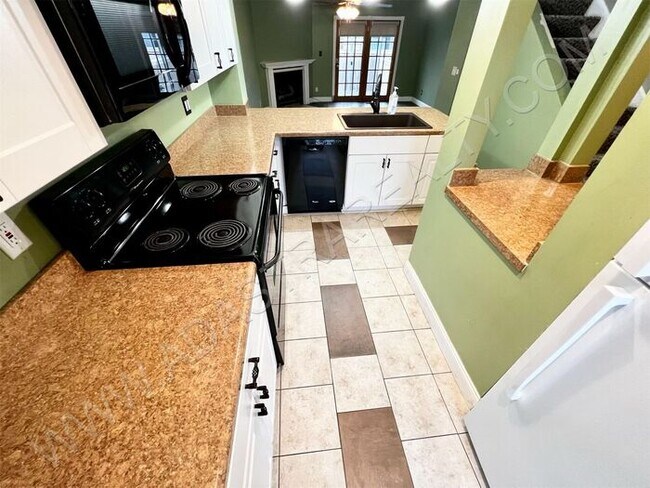 Building Photo - Lenexa Duplex, Excellent Location-AVAILABL...
