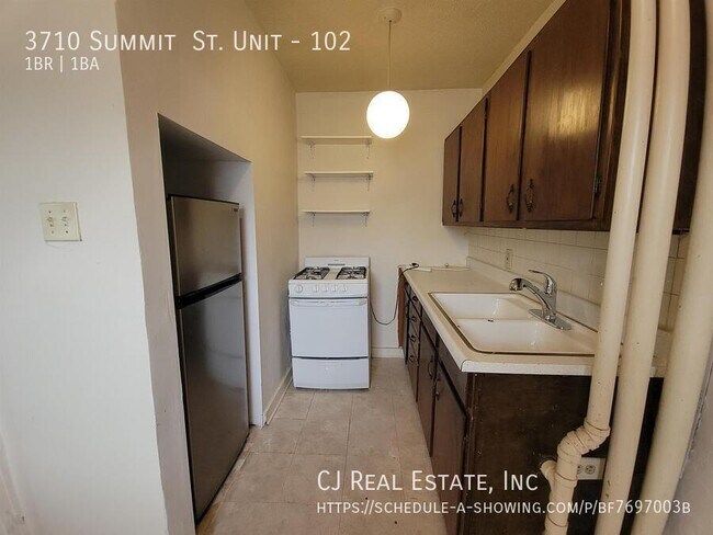 Building Photo - 3710 Summit St