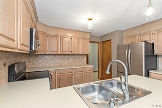 Building Photo - 3293 Greenleafe Dr