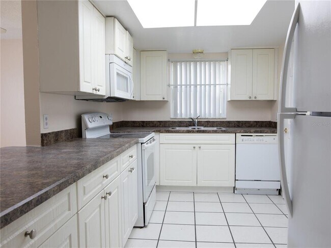 Building Photo - 9900 Sweepstakes Ln