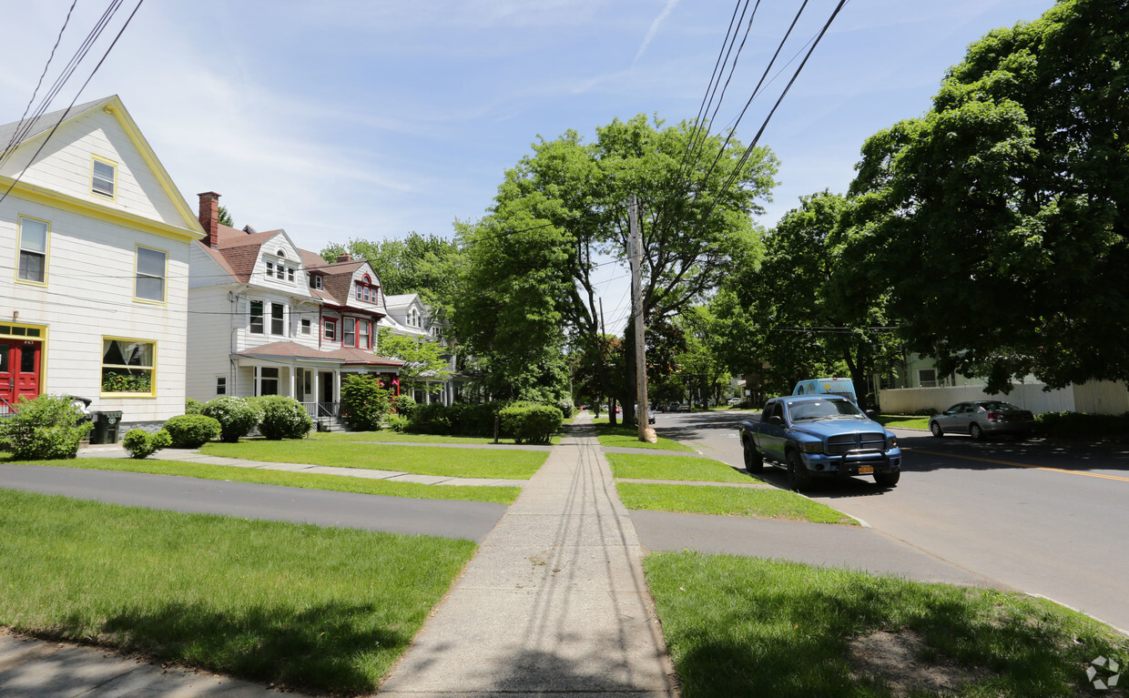 Foto del edificio - 465 Western Ave