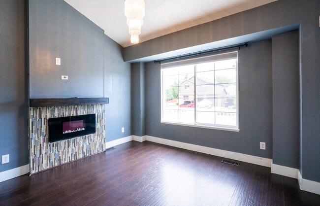 Building Photo - 2080 Woodsong Way