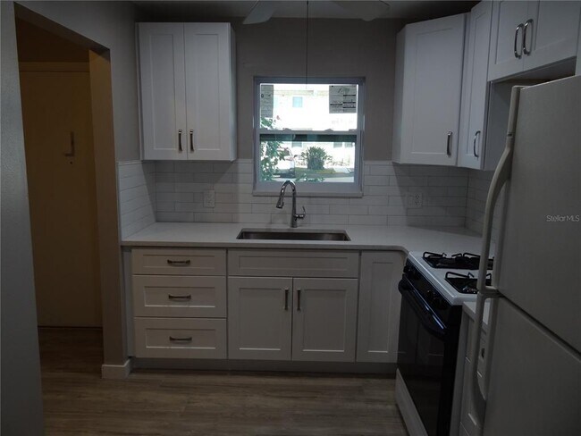 Foto del edificio - 5287 81st St N