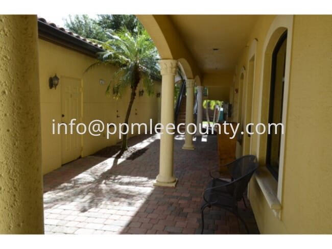 Building Photo - Fantastic 2nd Floor Luxury Condo