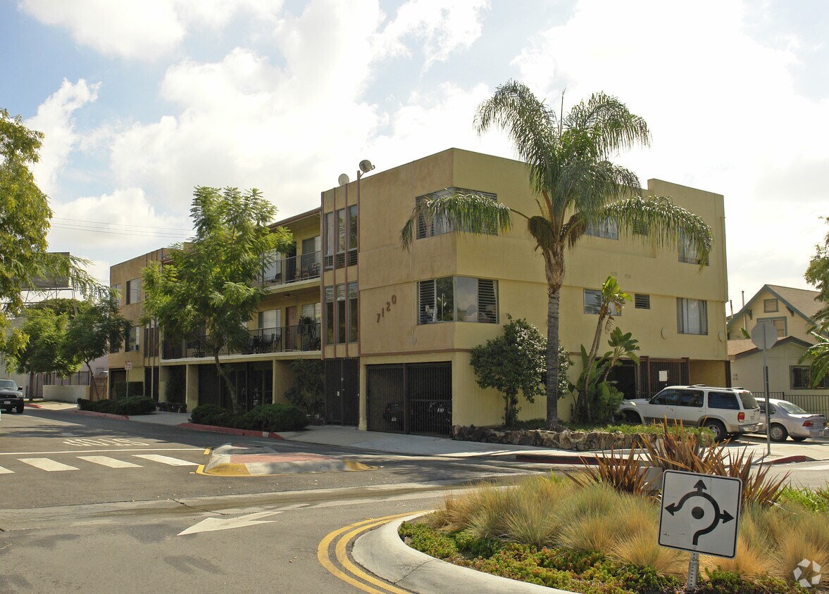 Building Photo - 7120 Lexington Ave