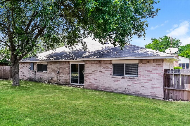 Foto del edificio - 18747 Denise Dale Ln