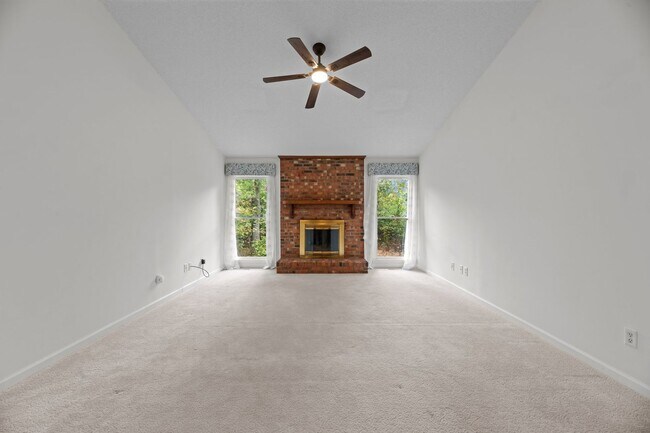 Foto del edificio - 3x2 Gem Nestled on Cul-DeSac in Premier Gated Marina Community!!