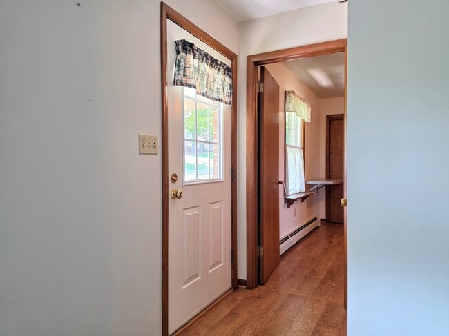 Building Photo - 154 Valley View Dr