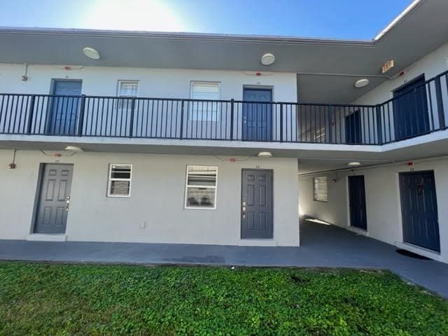 Building Photo - 4250 SW 67th Ave