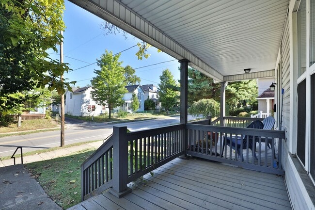 Building Photo - 127-129-129 E Hudson St