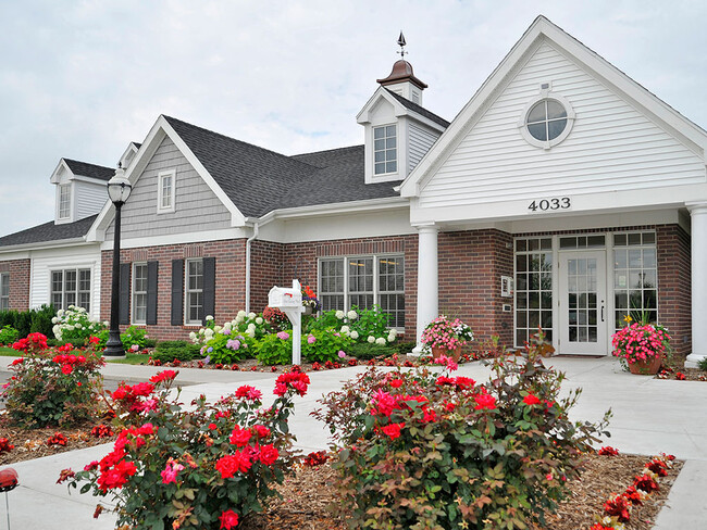 Leasing Office and Clubhouse - Towne Lakes Apartments