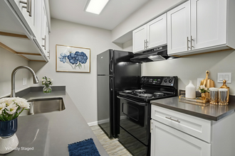 Building Photo - Astra