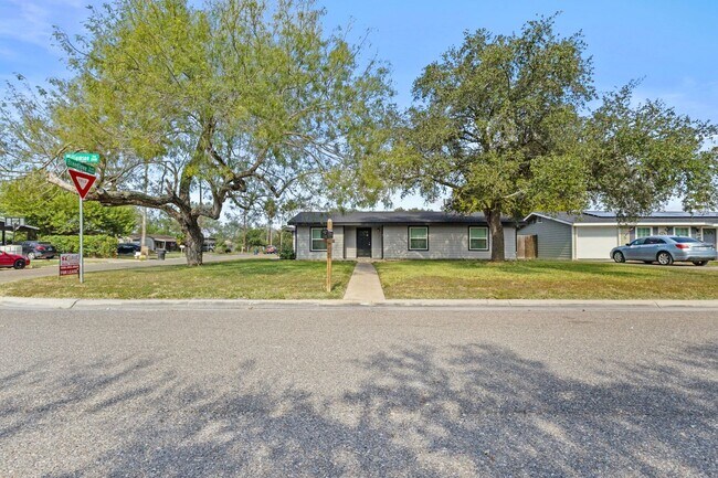 Foto del edificio - 218 W Williamson Ave