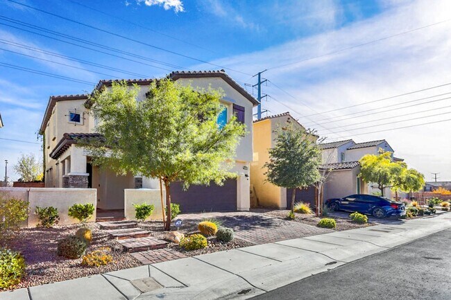 Building Photo - Beautiful 4 Bedroom Home In A Gated Skye Canyon Community