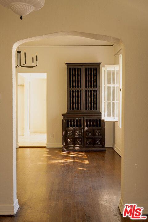 Building Photo - 2829 Beachwood Dr