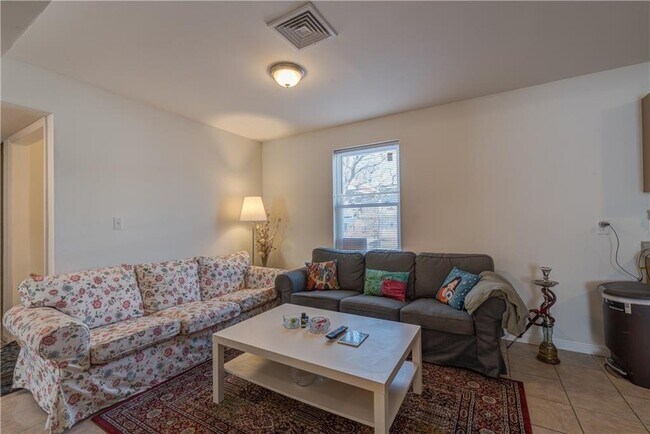 Building Photo - 976 Atwells Ave