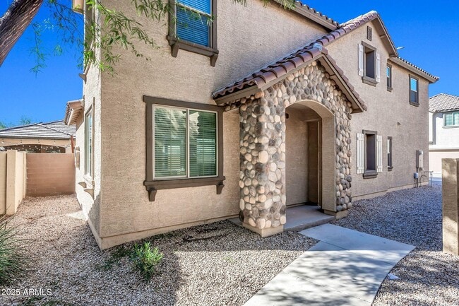 Building Photo - 935 E Agua Fria Ln