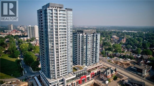 Building Photo - 5 Wellington St S