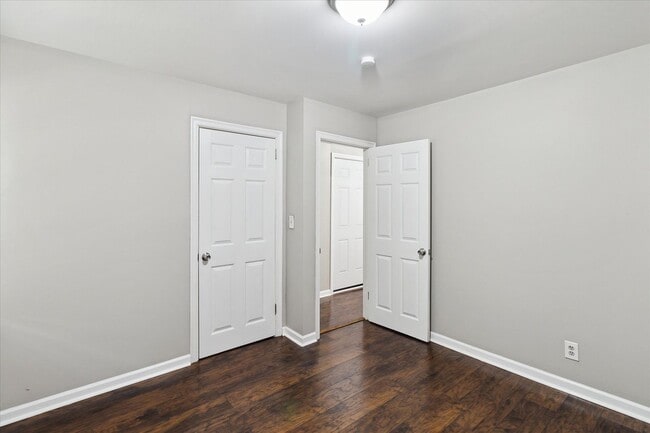 Building Photo - 1608