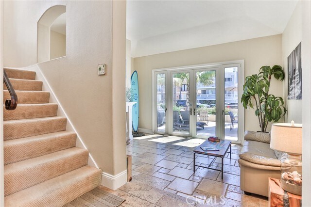 Building Photo - 215 6th St