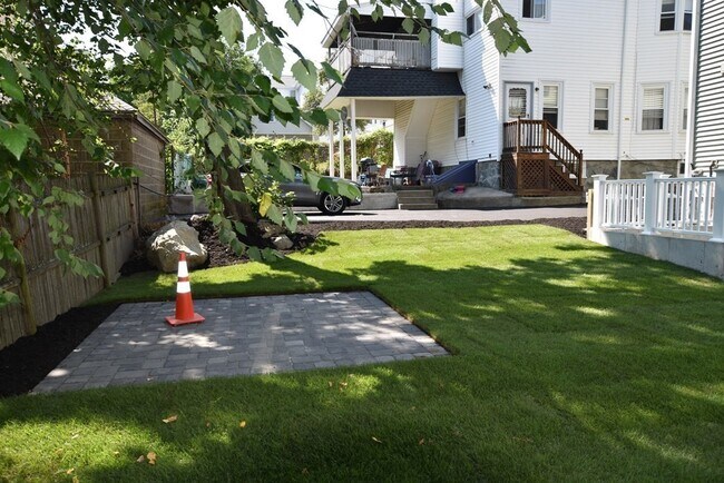 Building Photo - 147 Spruce St