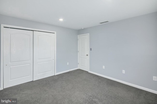 Building Photo - 422 Thornridge Dr