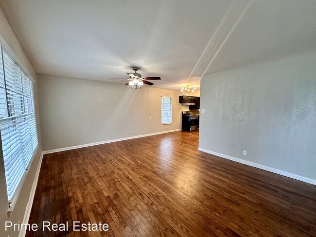 Building Photo - 3 br, 1 bath House - 926 Zarsky Dr.