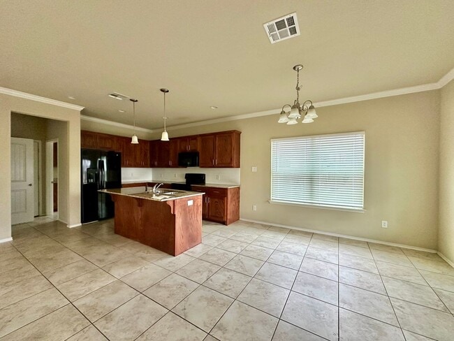 Foto del edificio - Spacious 4-Bed, 5-Bath Home with Large Backyard Minutes from Baylor Campus!