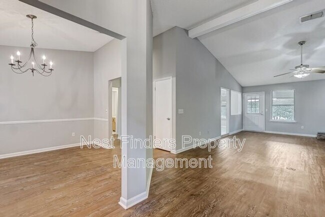 Foto del edificio - 10460 Roxbury Ln