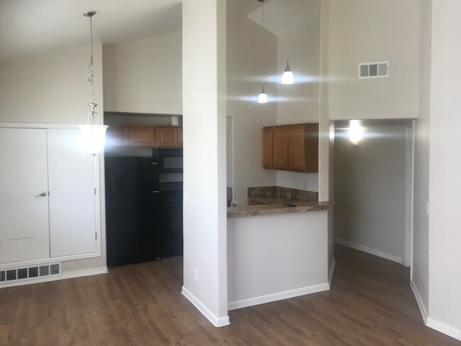 Foto del edificio - Fantastic 2nd floor condo - 2 bedroom, 2 bath, 1 car garage!