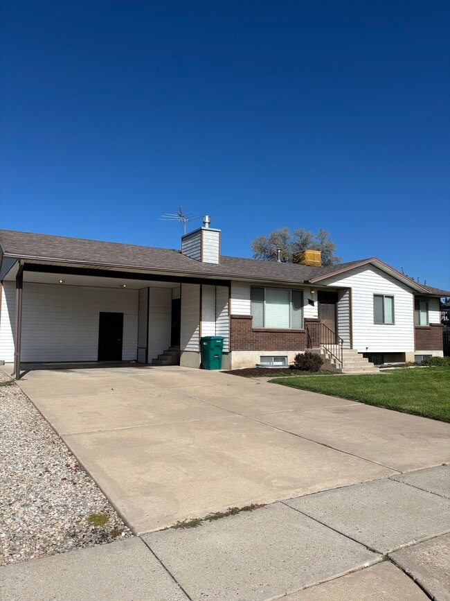 Building Photo - 111 E 900 S