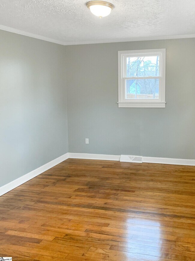 Building Photo - 110 Lynch Dr