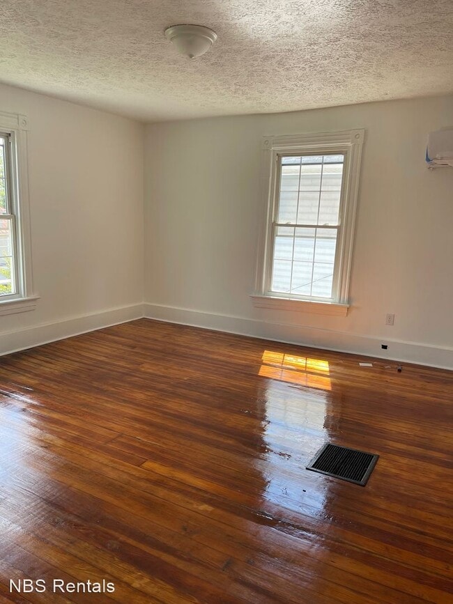 Building Photo - 4 br, 1 bath House - 1601 Floyd St.