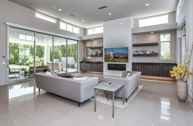 Building Photo - 36746 Verlaine Dr