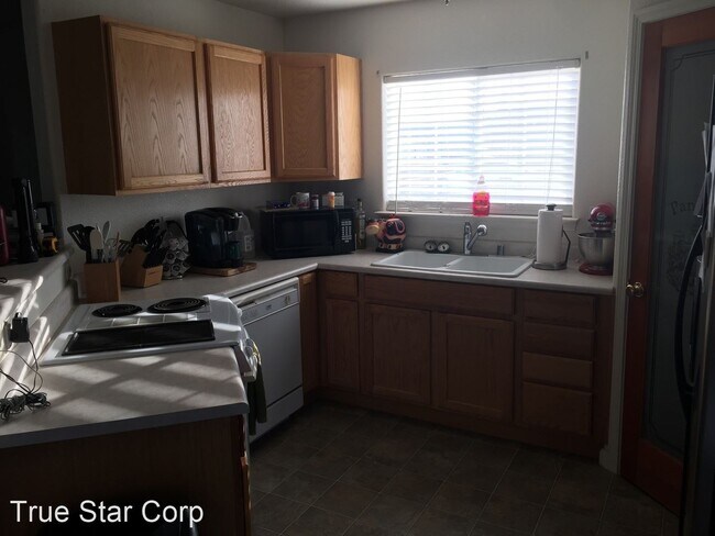 Building Photo - 1115 Shadow Mountain Dr