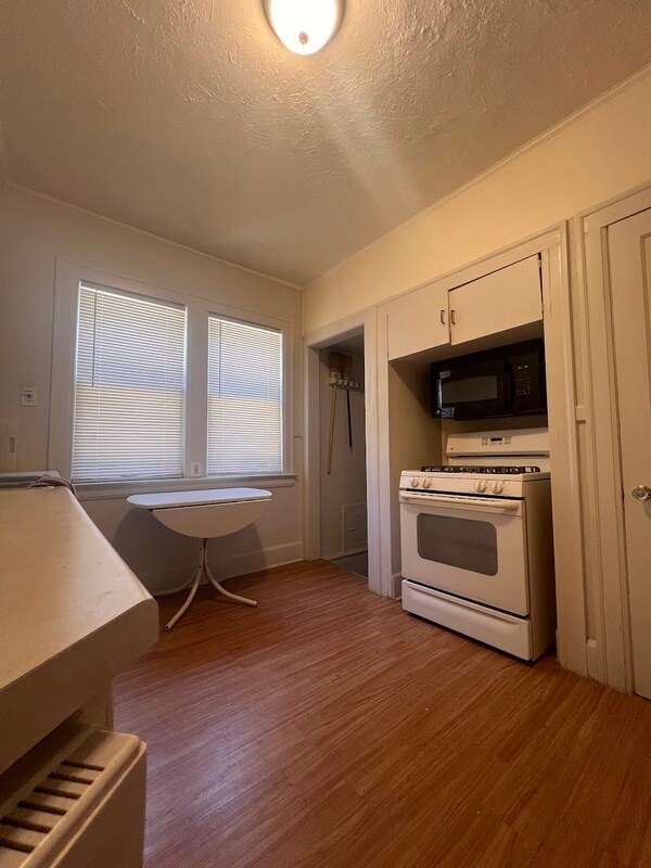 Foto del edificio - 1346-48 Somerset Ave