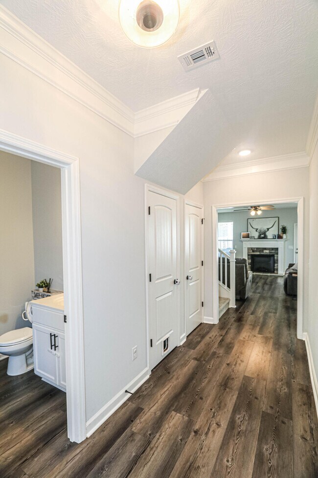 Foto del edificio - 550 Jensen Ln