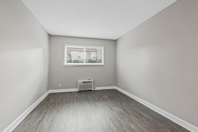 Interior Photo - Magnolia