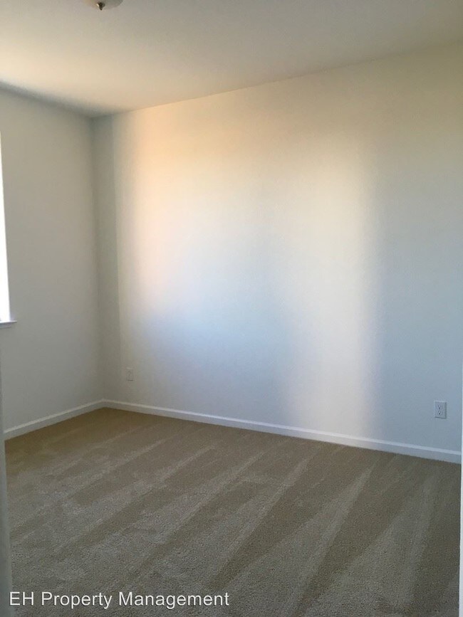 Building Photo - 3 br, 3 bath House - 10100 Robert Watkins way