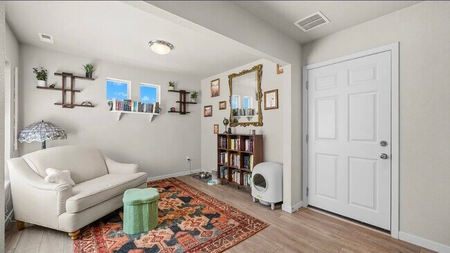 Foto del edificio - 5872 Thurless Ln