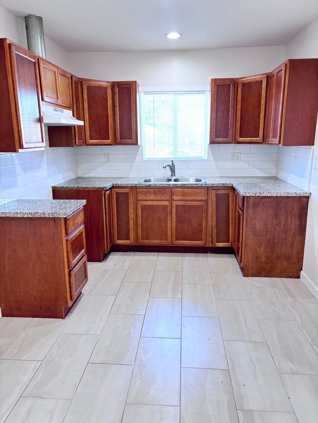 Foto del edificio - 1416 W 130th St