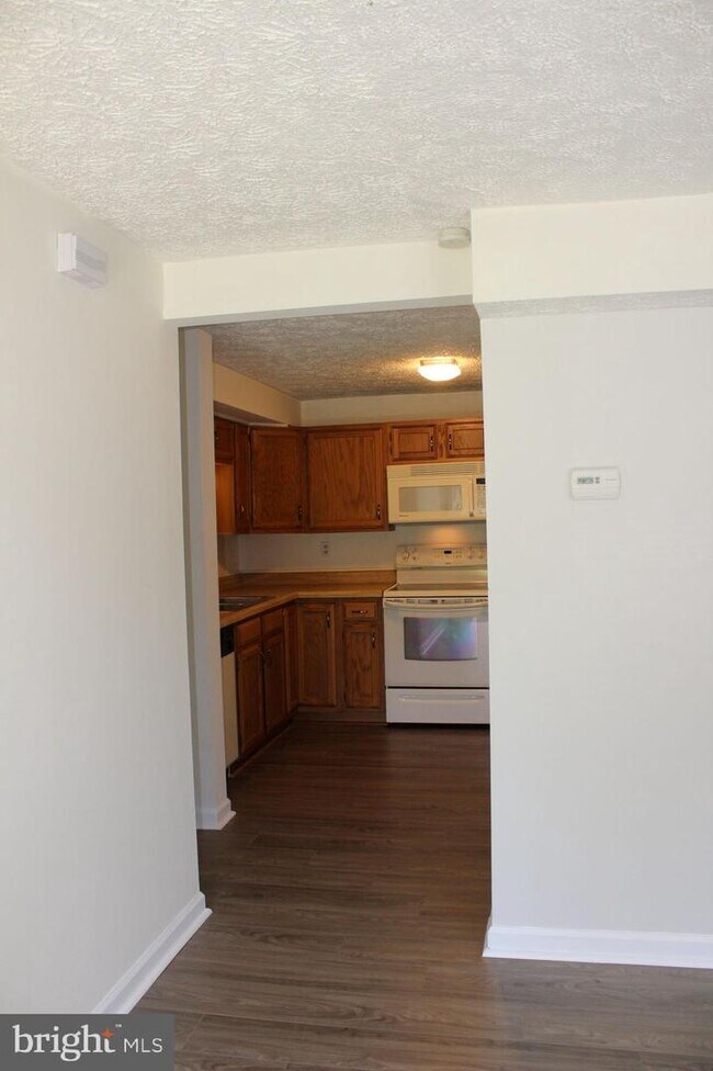Building Photo - 1102 Valen Ct