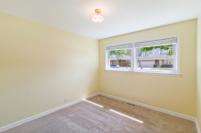 Building Photo - 520 S Rammer Ave