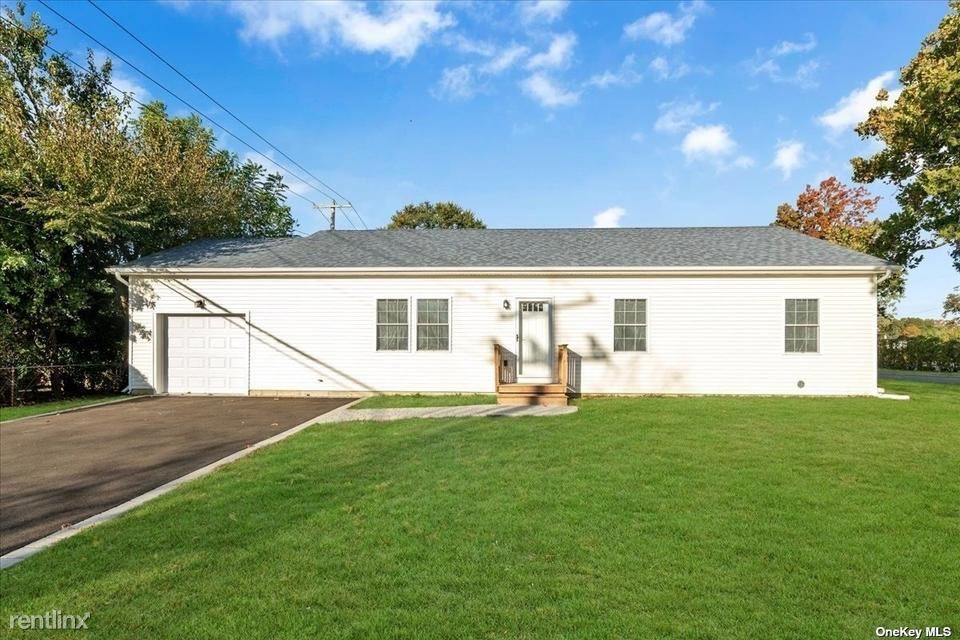 Primary Photo - 3 br, 2 bath House - 14 Bittersweet Ln