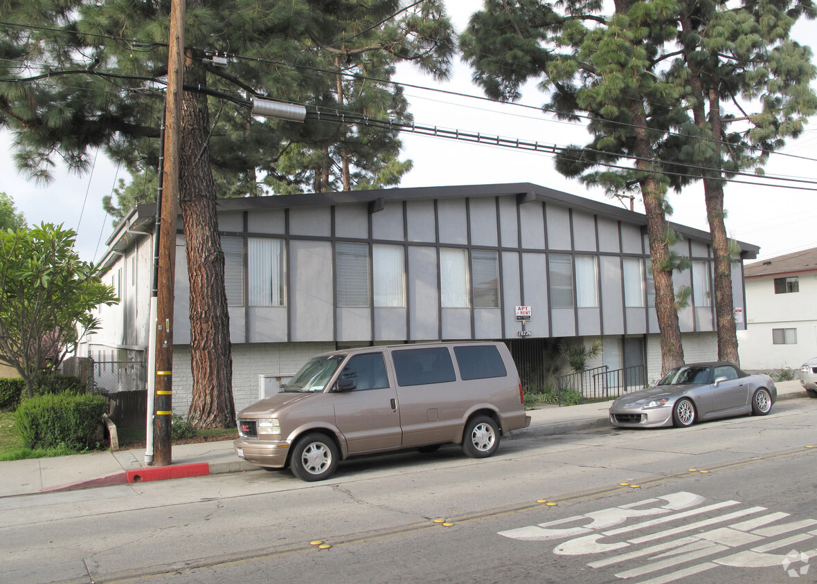 Primary Photo - Orange Grove Apartments